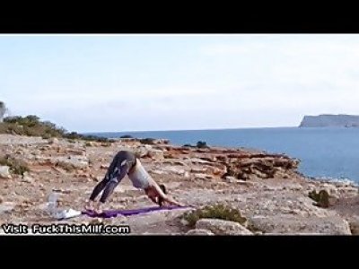 Two complete strangers have incredible and unexpectedrogyum